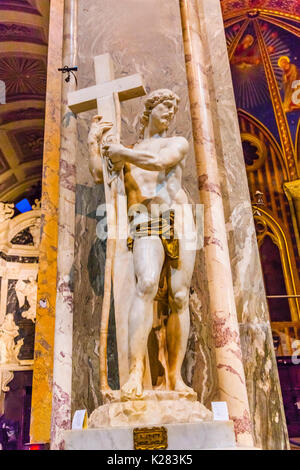 Christ Rédempteur Statue Michelangelo Santa Maria Sopra Minerva à Rome Italie Basilique. Construit dans les années 1200 sur un Temple de Minerve, accueil de République Dominicaine Banque D'Images