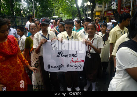 Kolkata, Inde. Août 28, 2017. Les personnes handicapées participent à un rassemblement pour célébrer les Jeux Paralympiques et la sensibilisation aux sports pour personnes handicapées parmi le peuple. Credit : Saikat Paul/Pacific Press/Alamy Live News Banque D'Images