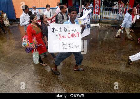 Kolkata, Inde. Août 28, 2017. Les personnes handicapées participent à un rassemblement pour célébrer les Jeux Paralympiques et la sensibilisation aux sports pour personnes handicapées parmi le peuple. Credit : Saikat Paul/Pacific Press/Alamy Live News Banque D'Images