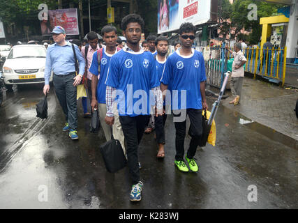 Kolkata, Inde. Août 28, 2017. Les personnes handicapées participent à un rassemblement pour célébrer les Jeux Paralympiques et la sensibilisation aux sports pour personnes handicapées parmi le peuple. Credit : Saikat Paul/Pacific Press/Alamy Live News Banque D'Images