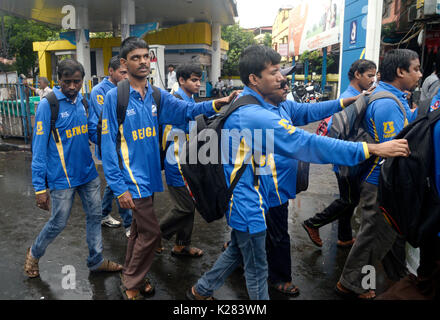 Kolkata, Inde. Août 28, 2017. Les personnes handicapées participent à un rassemblement pour célébrer les Jeux Paralympiques et la sensibilisation aux sports pour personnes handicapées parmi le peuple. Credit : Saikat Paul/Pacific Press/Alamy Live News Banque D'Images