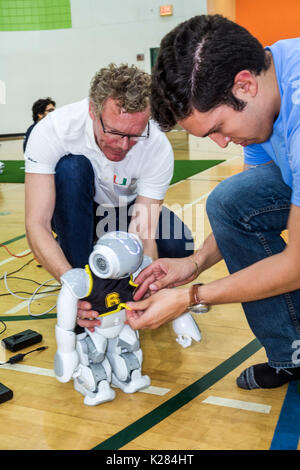 Miami Florida,Université de Miami,RoboCup Open,robots,SoftBank Robotics robot NAO,ai artificielle intelligence,étudiant étudiants élève concours, autono Banque D'Images