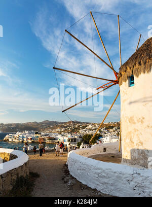 Regardant vers le bas sur la petite Venise de l'office, Mykonos, Grèce. Banque D'Images