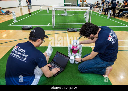 Miami Florida,Université de Miami,RoboCup Open,robots,SoftBank Robotics robot NAO,ai artificielle intelligence,étudiant étudiants élève concours, autono Banque D'Images