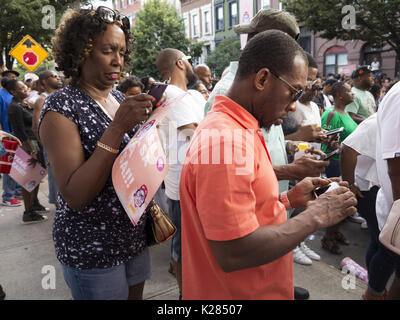 Foule à Spike Lee's 9th Annual Brooklyn aime Michael Jackson et elle a obtenu de l'avoir dans le bloc Pary Bedford Stuyvesant article de Brooklyn, New York, Aug Banque D'Images