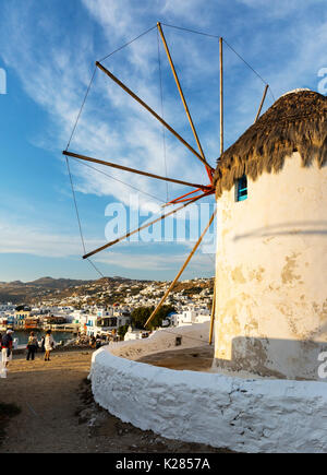 Regardant vers le bas sur la petite Venise de l'office, Mykonos, Grèce. Banque D'Images