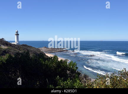 Norah Head Light est un phare situé à Norah Head, une pointe sur la côte centrale, New South Wales, Australie. Banque D'Images