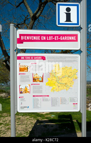 Les tableaux d'information décrivent les fonctionnalités de colline, Monflanquin, Lot-et-Garonne, France. Cette ville pittoresque est pensé pour être l'un des plus intacts dans le passé des exemples d'une bastide médiévale. Banque D'Images