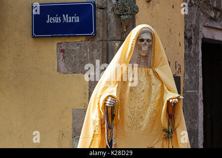 Statue de Santa Muerte, Zocalo, Mexico, Mexique. Banque D'Images