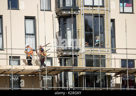 UK : bardage retiré de tour de blocs à Kennedy Gardens de Billingham, dans le nord est de l'Angleterre. Banque D'Images