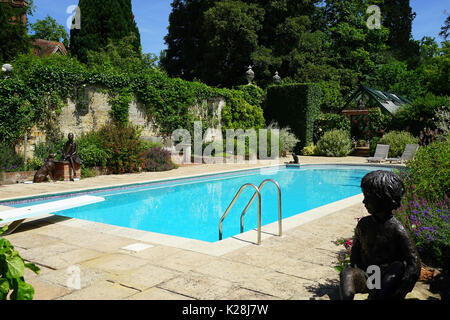 La piscine de Pashley Manor Gardens Banque D'Images