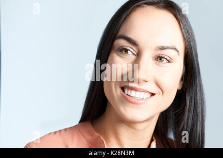 Studio Shot of Woman with beautiful Smile Banque D'Images
