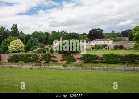 Les gens se détendre dans les jardins de Raby Castle,Staindrop,Co.Durham, Angleterre, Royaume-Uni Banque D'Images