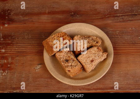 Biscottes - un Afrikaner traditionnel sud-africain et des repas Petit déjeuner ou un en-cas au format paysage sur un fond clair avec copie espace Banque D'Images