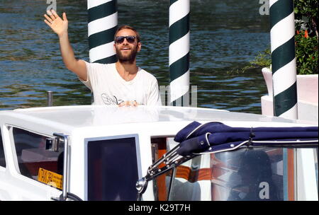 Venise, Italie. Le 29 août, 2017. L'acteur italien Alessandro Borghi sera l'hôte de la cérémonie d'ouverture et de fermeture au cours de la 74e Festival International du Film de Venise au Lido de Venise, Italie, 29 août 2017.(se déroulera du 30 août au 9 septembre) Credit : Andrea Spinelli/Alamy Live News Banque D'Images