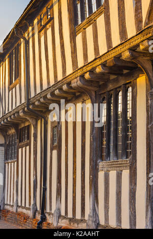 Lavenham Suffolk couleur, détail de l'extérieur d'une cité médiévale à colombages de Swan Hotel dans le village de Lavenham Suffolk, Angleterre. Banque D'Images