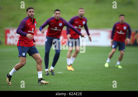 L'Angleterre (gauche-droite) Kyle Walker, Chris Smalling Gary Cahill et Aaron Cresswell pendant une session de formation à St Georges' Park, Burton. Banque D'Images