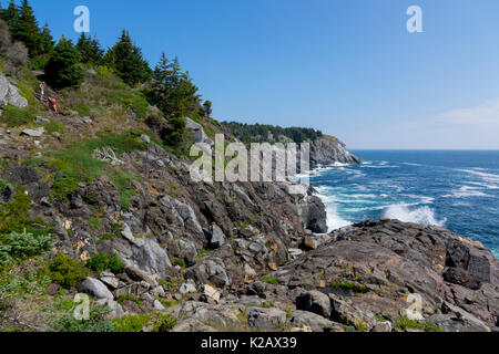 Usa maine moi île Monhegan dans penobscot bay dans l'atalntic en couple océan sentiers de randonnée Banque D'Images