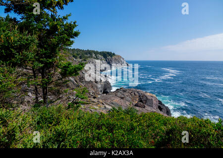 USA Maine-moi une île Monhegan un jagged cliff sur le côté est de l'île Banque D'Images