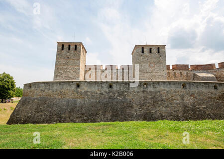 La forteresse Baba Vida à Vidin, Bulgarie. Il se compose de deux murs rideau concentriques et environ 9 tours de dont trois sont conservés jusqu'à leur Banque D'Images