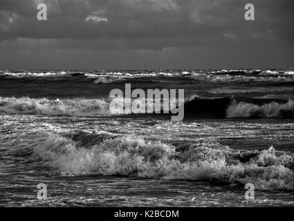 AJAXNETPHOTO. WORTHING, Angleterre. - Une mer SUR LA CÔTE SUD D'AUTOMNE APRÈS TEMPÊTE. PHOTO;JONATHAN EASTLAND/AJAX REF:P78  124 132810 Banque D'Images