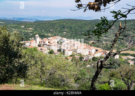 Vue panoramique sur le village provençal de Ramatuelle sur la côte d'Azur Banque D'Images