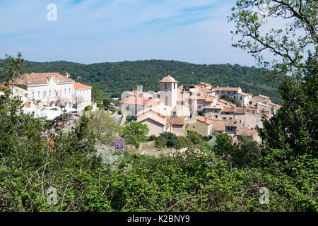 Vue panoramique sur le village provençal de Ramatuelle sur la côte d'Azur Banque D'Images