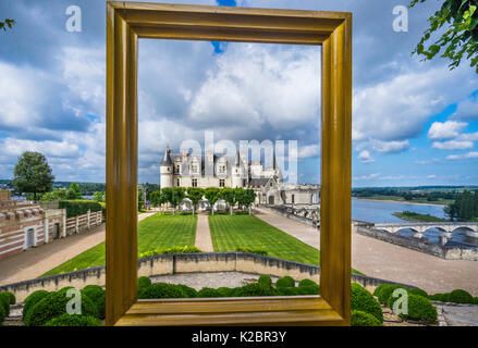 La France, l'Center-Val de Loire, Amboise, Château Royal Château d'Amboise, vue de la résidence royale à partir de la terrasse jardin Renaissance Naples Banque D'Images