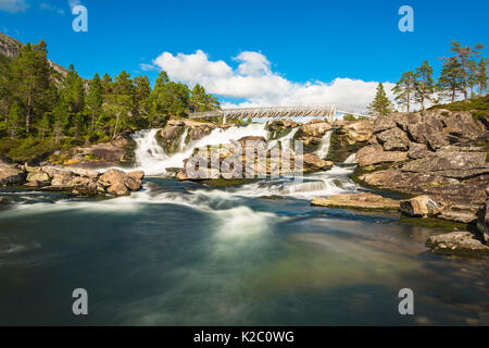 Likhole cascade. Gaularfjellet, la Norvège. Banque D'Images