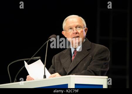 Procureur général américain Jeff parle des sessions lors des agents d'application de la 29e assemblée annuelle commémorative honorant la chandelle agents de police décédés au National Mall, le 13 mai 2017 à Washington, DC. Banque D'Images