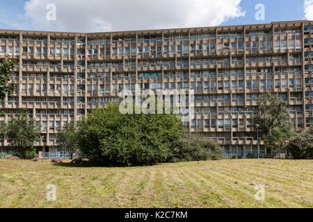 Robin Hood Gardens Estate, Londres, Royaume-Uni Banque D'Images