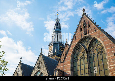 - Vieille église Oude Kerk - l'édifice le plus ancien et plus ancienne des églises paroissiales, fondée en 1213, Amsterdam, Pays-Bas. Il se trouve dans de Wallen, maintenant amsterdam' Banque D'Images