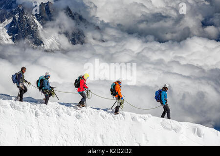 Groupe d'alpinistes sur les pentes du Mont Blanc, Chamonix, France Banque D'Images