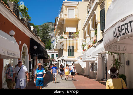 Shopping Boutiques deigner touristique sur l'île de Capri, Italie, Banque D'Images