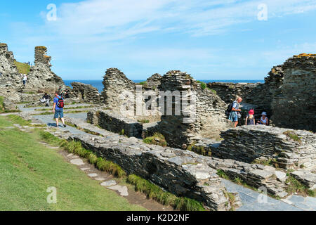 Le reste du château de tintagel en Cornouailles, Angleterre, Grande-Bretagne, Royaume-Uni, c'est la légendaire maison du légendaire Roi Arthur Banque D'Images