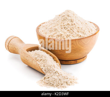 La farine de sarrasin grains entiers isolated on white Banque D'Images