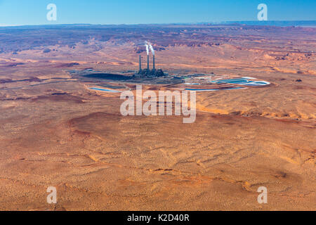 Avis de power plant, Colorado River, Lake Powell, Page, Arizona, USA, février 2015. Le lac Powell est un réservoir sur la rivière Colorado, et est le deuxième plus grand lac artificiel des Etats-Unis. Banque D'Images