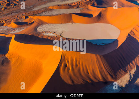 Vue aérienne de Deadvlei avec un habitat de dunes Namib-Naukluft National Park, Namibie Banque D'Images