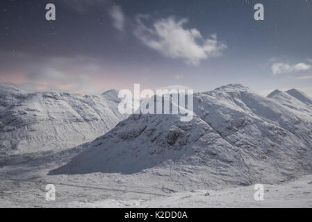 Buachaille Etive Beag de paysage, Glencoe dans la neige, des montagnes des Highlands de l'Écosse, au Royaume-Uni, en janvier 2016. Banque D'Images