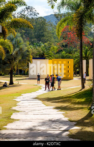 Jardin botanique Inhotim, installation artistique Helio Oiticica à l'Institut Inhotim, Brumadinho, Minas Gerais, Brésil Banque D'Images