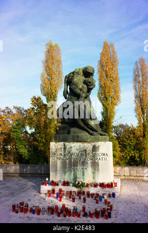 La tombe du cimetière de mirogoj guerriers tombés, Zagreb, en automne. Banque D'Images