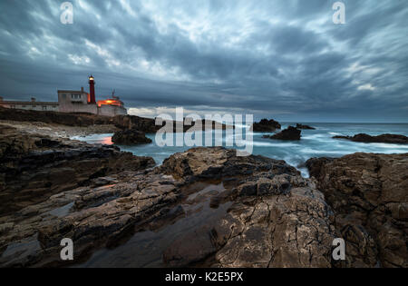 Phare, Le Cap Cabo Raso, Forte de Sao Bras de Sanxete, Cascais, Lisbonne, Portugal Banque D'Images