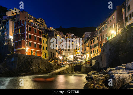 Village de pêche de nuit, Riomaggiore Riomaggiore, Cinque Terre, ligurie, italie Banque D'Images