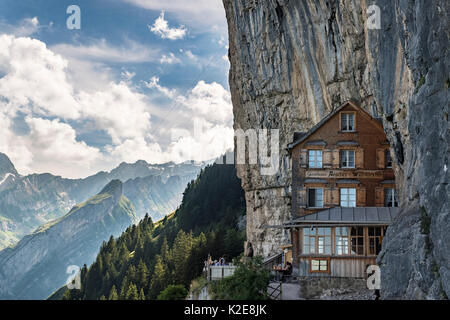 Aescher guesthouse près de l'Ebenalp Wildkirchli ci-dessous, l'Alpstein, Canton d'Appenzell Rhodes-Intérieures, Suisse Banque D'Images