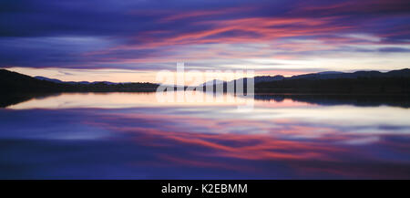 Coucher du soleil sur le Loch Insh, Parc National de Cairngorms, en Écosse, au Royaume-Uni, en octobre 2013. Banque D'Images