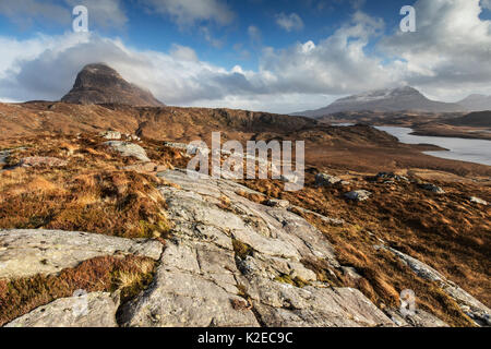 Vue vers Suilven, Fionn Loch Assynt, Mor et Cul, Ecosse, Sutherland, Scotland, UK, février 2015. Banque D'Images