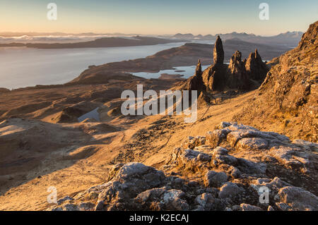 Vieil Homme de Storr à l'aube, Ile de Skye, Hébrides intérieures, Écosse, Royaume-Uni, mars 2015. Banque D'Images