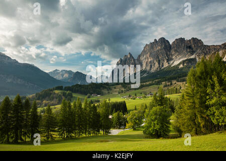 Pomagaonon au-dessus de Cortina d'Ampezzo, Dolomites, province de Belluno, Vénétie, Italie, septembre 2015. Banque D'Images