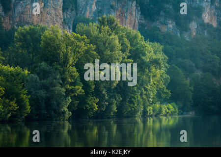 La rivière Lot à vers, Quercy, France, juillet 2015. Banque D'Images
