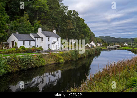 Village de Cairnbaan situé sur le Canal de Crinan, Argyll et Bute, dans l'ouest de l'Ecosse, Royaume-Uni, Septembre 2016 Banque D'Images